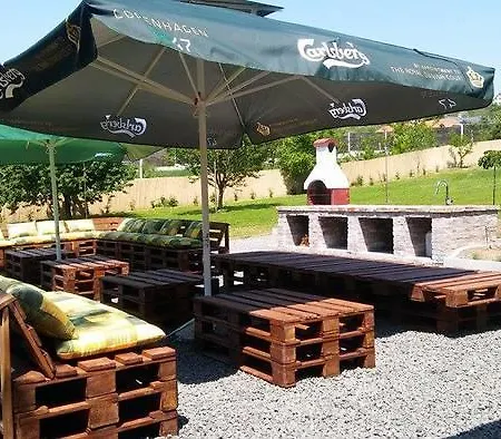 Party Es Vendeghaz Guest house *