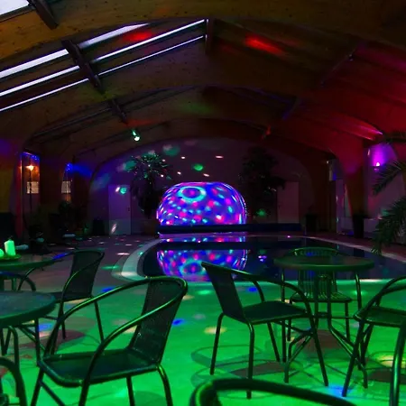 Party Es Vendeghaz ゲストハウス Gödöllő